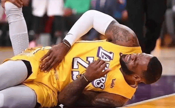 kaiyun-包含梅西在比赛中受伤退赛，詹姆斯主帅表示担忧的词条