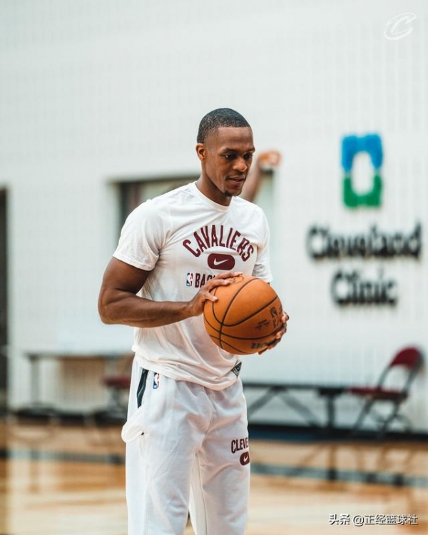 克里夫兰骑士训练开放日;今夜防线松动引欢呼;NBA总决赛在即;心理建设被强调的简单介绍 克里夫兰骑士训练开放日;今夜防线松动引欢呼;NBA总决赛在即;心理建设被强调的简单介绍