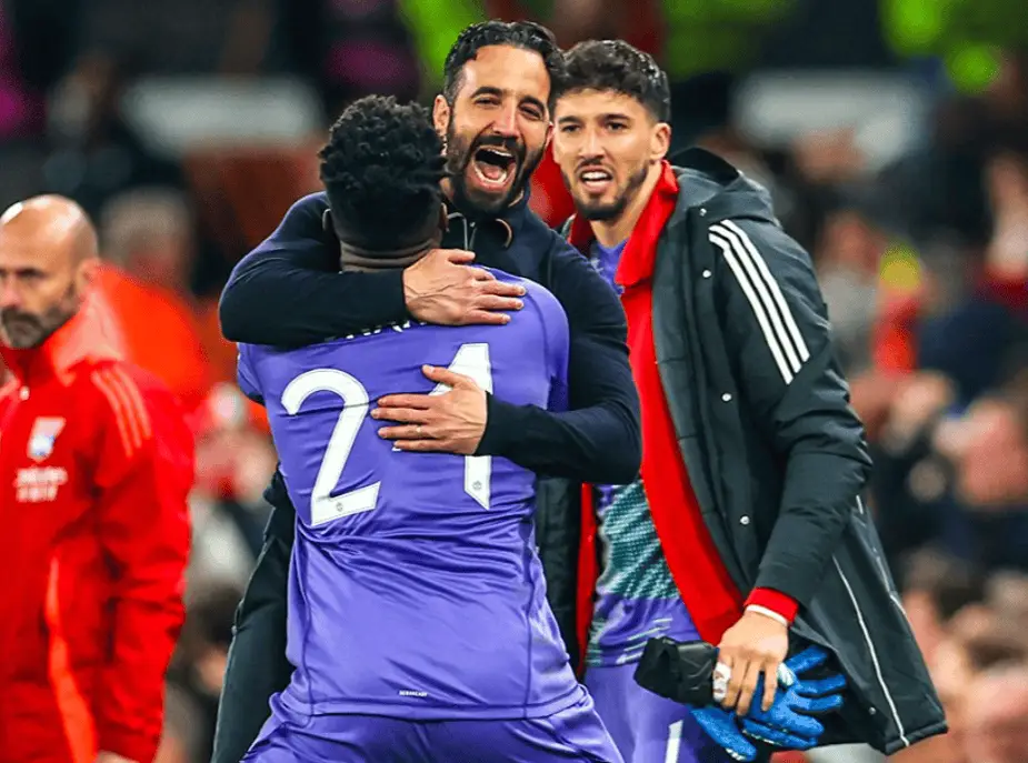 包含加时末段英超传出新动向;里昂伤情更新;管理层表态:悬念犹存;年轻球员得到机会的词条 包含加时末段英超传出新动向;里昂伤情更新;管理层表态:悬念犹存;年轻球员得到机会的词条