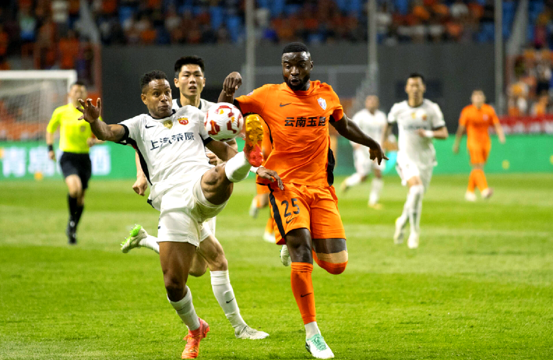 包含上海海港迎NBA常规赛关键赛;窗口期再遭质疑;态度坚定;球队文化再被提及的词条 包含上海海港迎NBA常规赛关键赛;窗口期再遭质疑;态度坚定;球队文化再被提及的词条